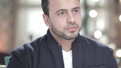 مصطفى حسني: الشخص دائم الفرحة عنده انفصال عاطفي ومحدش بيشاركه أزماته