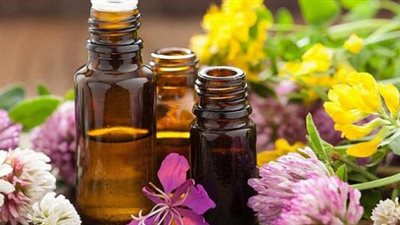 لو بشرتك جافة استخدمي 4 زيوت طبيعية هتخليها ناعمة زي الحرير 