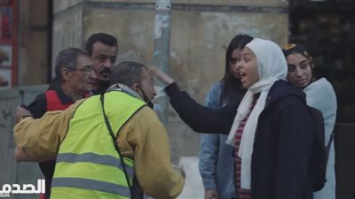 فتاة تهين والدها في برنامج الصدمة بسبب وظيفته والجمهور يعنفها.. فيديو