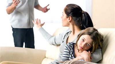 على طريقة «الجلسة سرية» أب يكتشف أنه عقيم بعد 8 سنوات من ولادة ابنه