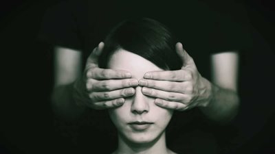 للبنات.. احذري دلالة تفسير رؤيا العمى وفقد البصر في المنام