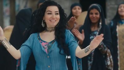 «غرام العايقة وعرفات» إشادات من الجمهور للنجمة مي عز الدين وأحمد أمين