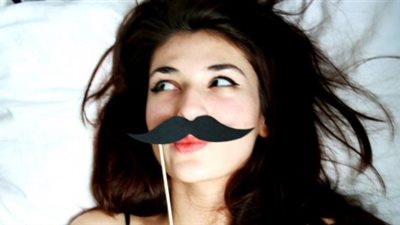 فتاة: رأيت «شنبًا» ينبت في وجهي بالمنام.. اعرفي التفسير بالتفصيل