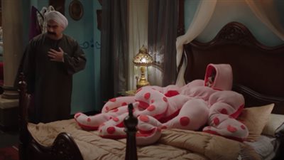 «مربوحة والأخطبوط».. رحمة أحمد حديث السوشيال ميديا بعد إطلالتها الغريبة في «الكبير أوي 6»