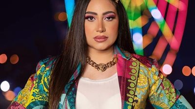 بوسي تتألق بأحدث صيحات البليزر في 2022| صور