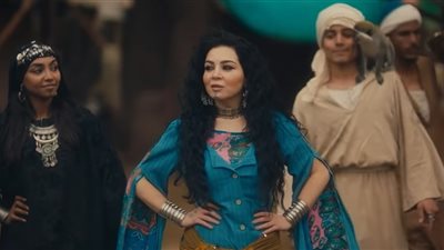 هذا ما طلبته مي عز الدين من مصمم أزيائها في 