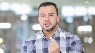 مصطفى حسني: «صاحب قناع اللارج بيذل نفسه علشان يحافظ على المنظر المُبهر».. فيديو