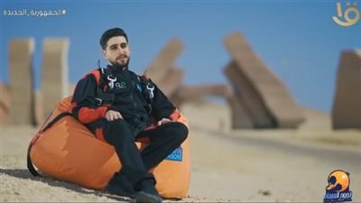 في «نجوم السماء» تيام مصطفى مغامر مش سهل خالص أثناء التحليق بمحمية رأس محمد| فيديو