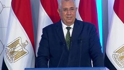 ننشر كلمة وزير الزراعة أمام الرئيس السيسي أثناء افتتاح موسم حصاد القمح من توشكى