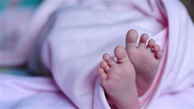 رأيت طفلة رضيعة تتكلم في المنام.. اعرفي تفسير الحلم لابن سيرين