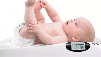 «بدون مواد حافظة» 10 مشروبات طبيعية تساعد على زيادة وزن طفلك الرضيع