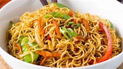 «فيه سُم قاتل».. احذري تناول أطفالك لـ الإندومي