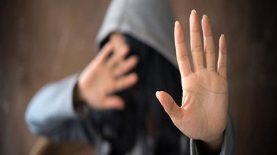 «مسك أماكن حساسة».. سيدة تكشف تفاصيل تحرش مدرس بطفلتها في حدائق الأهرام