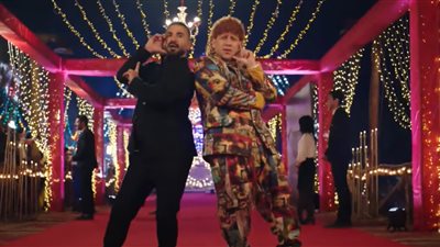 «حصري في المزاريطة».. رقصة أحمد سعد وحزلقوم على أنغام بحبك يا صاحبي| فيديو