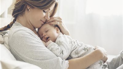 «اللقاء الأجمل لكل امرأة».. كيف يعرف الطفل الرضيع أمه في اليوم الأول؟