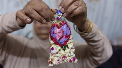 هل عمل السبوع للمولود وتوزيع الحلوى حرام؟.. «الإفتاء» تُجيب