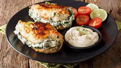 «سيعشقها أطفالك».. طريقة عمل صدور الفراخ بالسبانخ