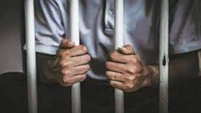 «ميراث الدم» حرق والدته وشقيقته و4 آخرين بمادة كاوية بسبب المال