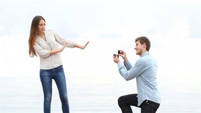 بعد انتشار فكرة الإضراب عن الزواج.. بنات الفيسبوك: «هتلاقي العمر بيجري»