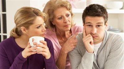 «حماتي قالت لجوزي إني معفنة وهو مردش عليها حتى!» والتعليقات: «عندها حق»