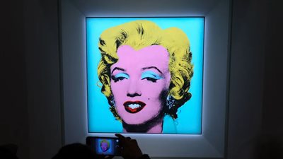 «أغلى وجه إنسان بالعالم» بيع لوحة للأمريكية مارلين مونرو بمبلغ 195 مليون دولار