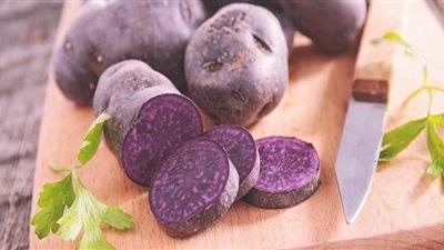 «طفلك هيحبها» البطاطس البنفسجية ثمرة مفيدة تستحق الانضمام لسفرتك