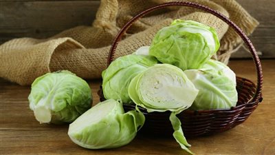 «مكافحة الالتهاب وتقوية القلب».. اعرفي فوائد ماء الكرنب على صحة الجسم