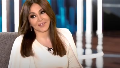 «عايشه حالة حب».. إليسا تحسم الجدل وتعترف بقصة ارتباطها برجل أجنبي فى «مراحل»| فيديو