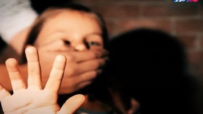 «طفلة تحمل من والدها سفاحًا وجدة تهمل أحفادها بسبب الحب».. الشارع المصري بيقول ايه؟!| فيديو جراف