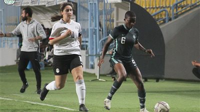 رئيس اتحاد الكرة يجتمع بمدربي منتخبي الكرة النسائية