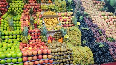 أسعار الفواكه في الأسواق اليوم الأربعاء.. عنب بناتي أصفر بـ25 جنيهًا