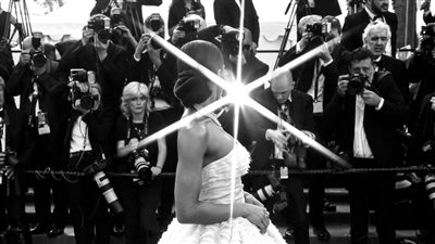 «الإطلالة الأغلى» لوري هارفي ترتدي 120 قيراطًا من الألماس بمهرجان كان السينمائي