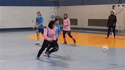 طالبات التعليم العالي يتوجن ببطولة الكرة الخماسية للجامعات