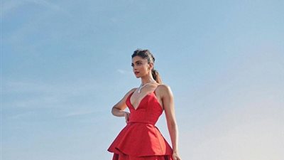 بالأحمر الصارخ.. 