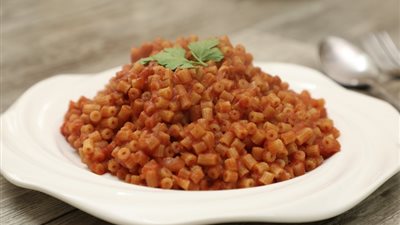 طبق اليوم.. طريقة عمل مكرونة محمرة بالصلصة