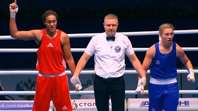 الملاكمة المغربية خديجة المرضي تُحرز فضية بطولة العالم للسيدات