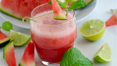 «مشروبات صيفية منعشة».. طريقة عمل عصير البطيخ بالنعناع