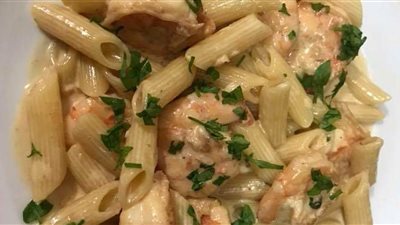 طريقة عمل مكرونة وايت صوص بالجمبري بالتفصيل في البيت