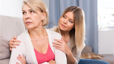 «حماتي أهانتني وعايزة أصالحها وأنضفلها الشقة» والتعليقات: «خلي عندك كرامة!»