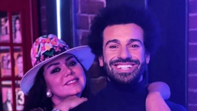 رانيا يوسف تُشعل الجدل بصورتها المُثيرة مع تمثال محمد صلاح