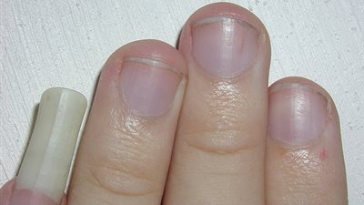 «القوة والهيبة» أسرار سبب إطالة الرجال ظفر إصبع الخنصر 