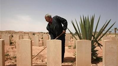 رأيت نفسي أحفر قبرا.. اعرفي تفسير الحلم لـ ابن سيرين 