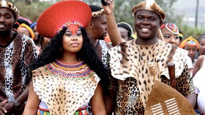 البصق على العروسة وضرب العريس.. أغرب عادات الزواج في أفريقيا| صور