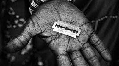 «الحصر النفسي والاكتئاب».. أضرار نفسية تقع على المرأة بعد الختان