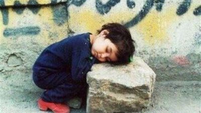 «خناقات زوجية».. كلمة السر وراء نوم طفل فى شوارع العجوزة والوراق