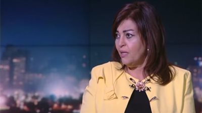 أستاذ علم اجتماع: على المرأة مقاومة الضغوط دون الانسياق وراء السوشيال ميديا والأصدقاء