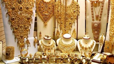 انخفاض أسعار الذهب اليوم الخميس بعد ارتفاع الدولار الجمركي.. «عيار 21 بكام؟»