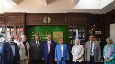 النقل الدولي واللوجستيات وتجارة الإسكندرية يتفقان على توفير تدريب وتأهيل لخريجي الكلية 