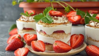 للرجيم.. طريقة عمل حلوى الفراولة الباردة والشهية في دقائق