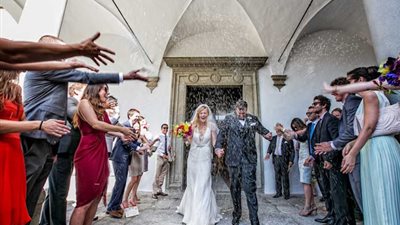 حبس العروسين وتحطيم عش الزوجية.. أغرب عادات الزواج في العالم
